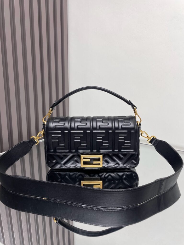Fendi-Baguette-Medium-Black