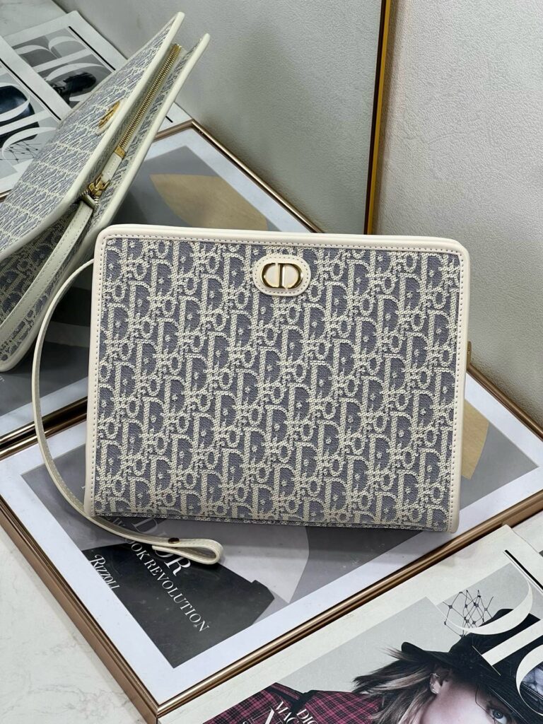 Dior-Oblique-Handbag-Embroidery