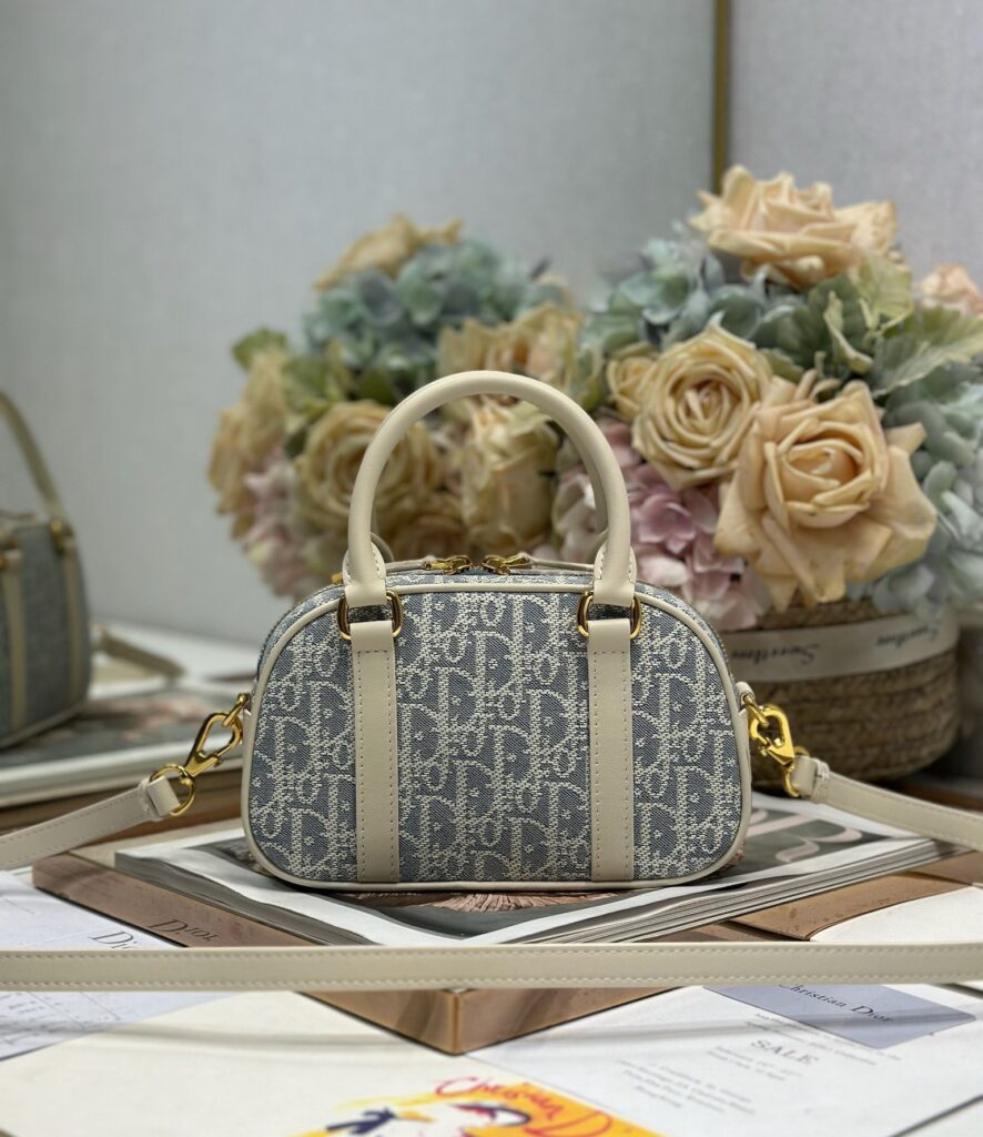 Dior-30 Montaigne-Handbag-Embroidery
