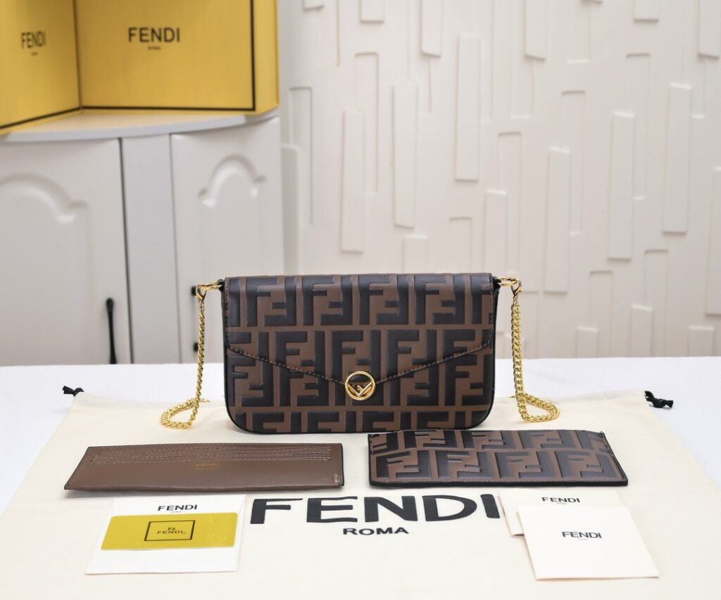 Fendi-HandBag/Chain bag-Lambskin