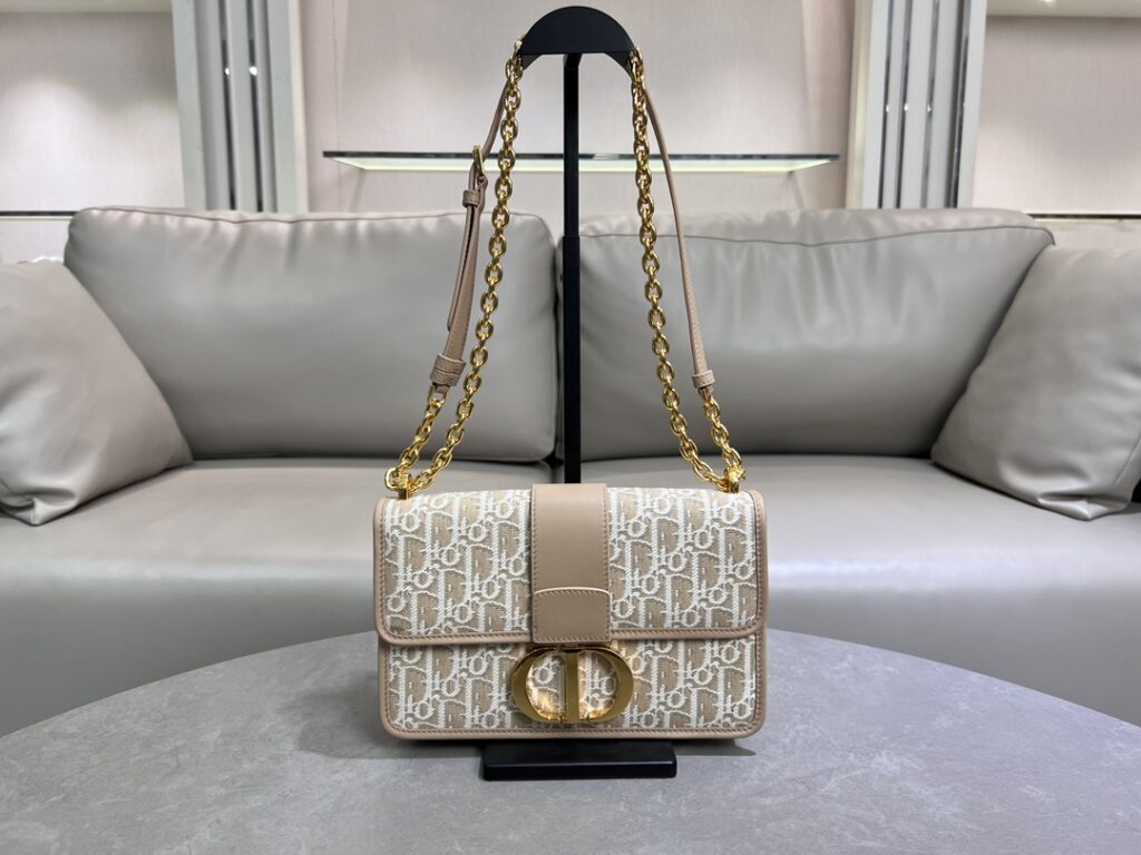 Dior-Montaigne - Nude