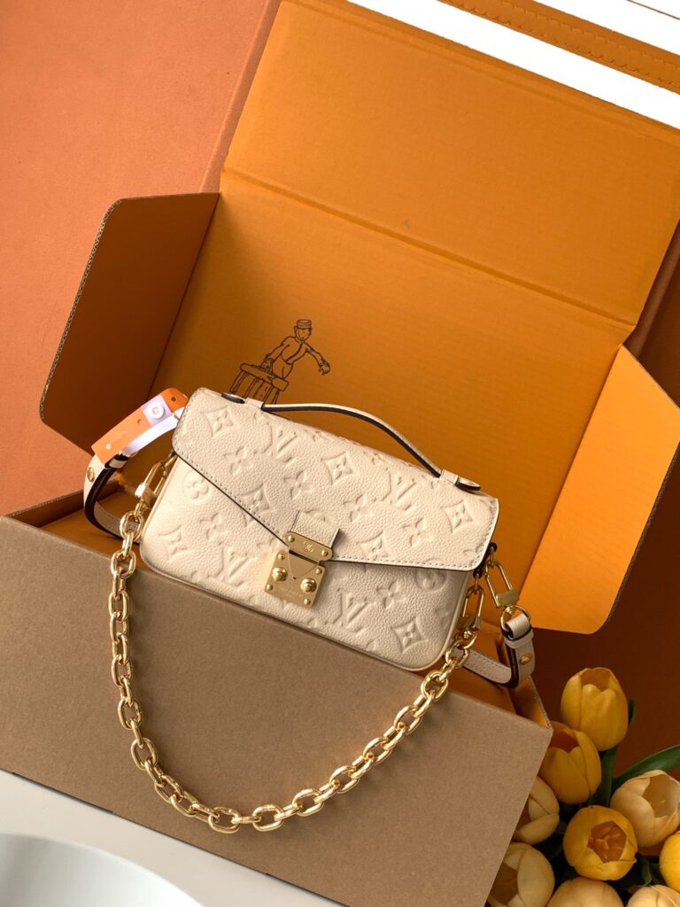 LV-Pochette Métis East West-M22942