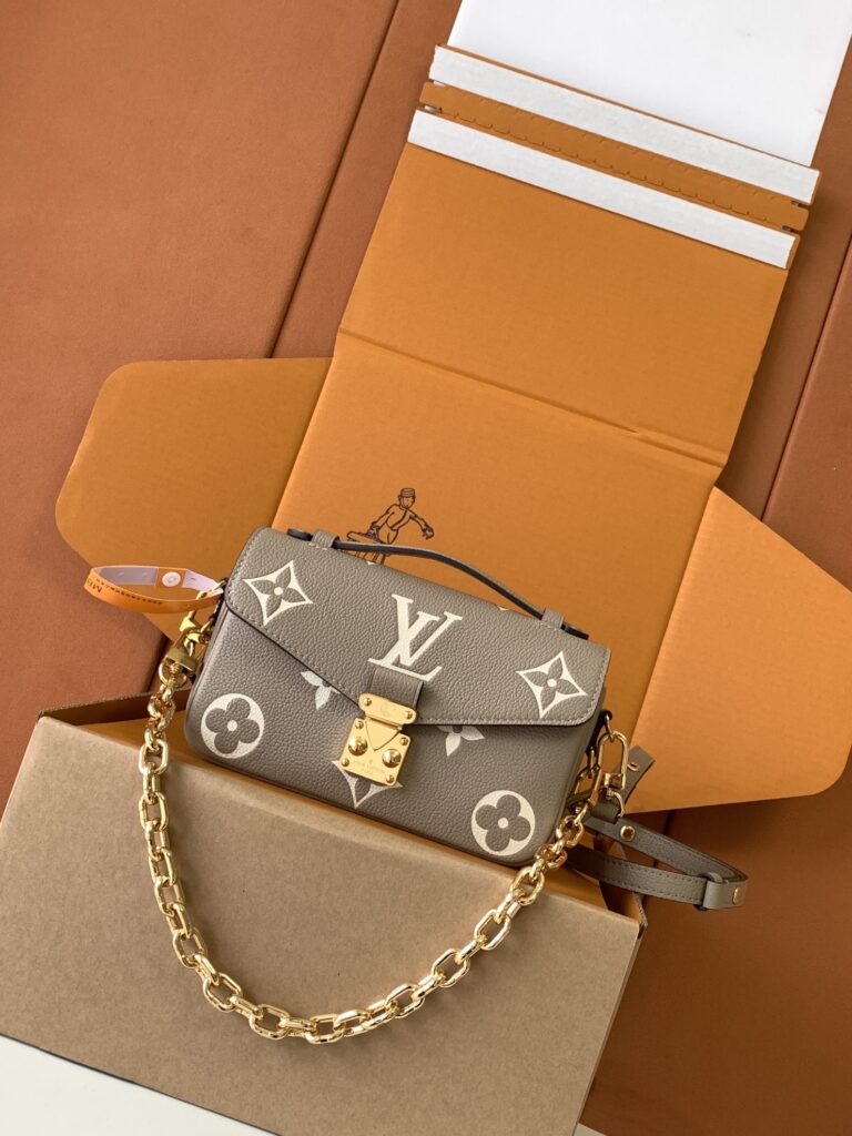 LV-Pochette Metis East West-M23081