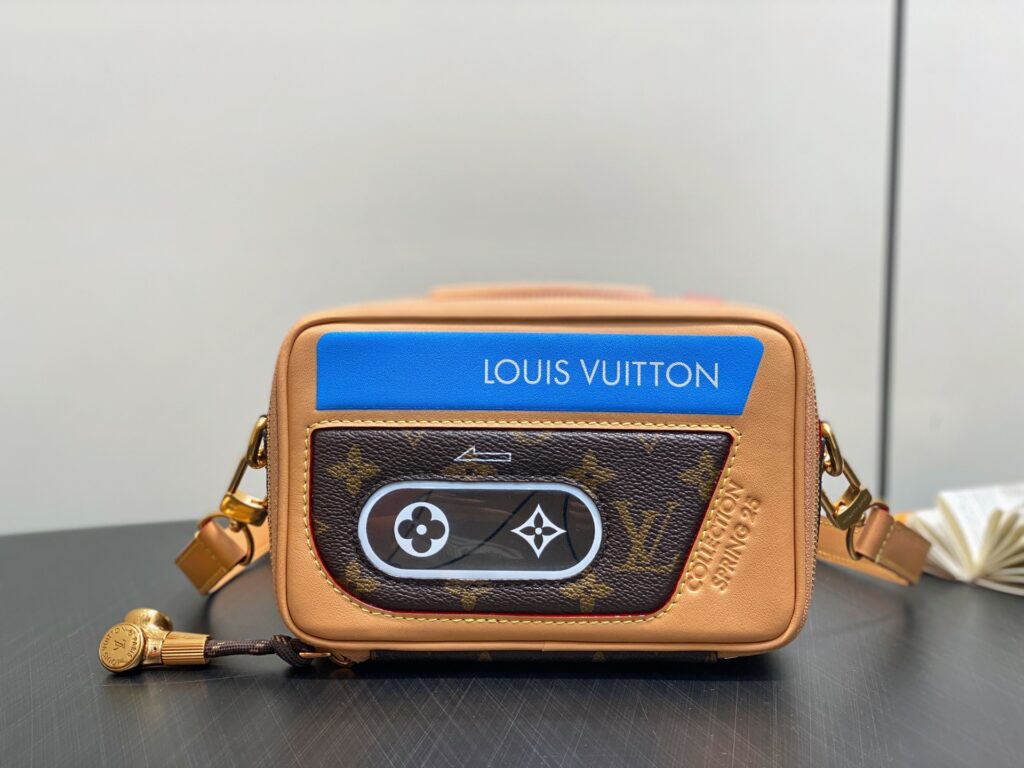 LV-Baladeur Wearable Wallet-M14062