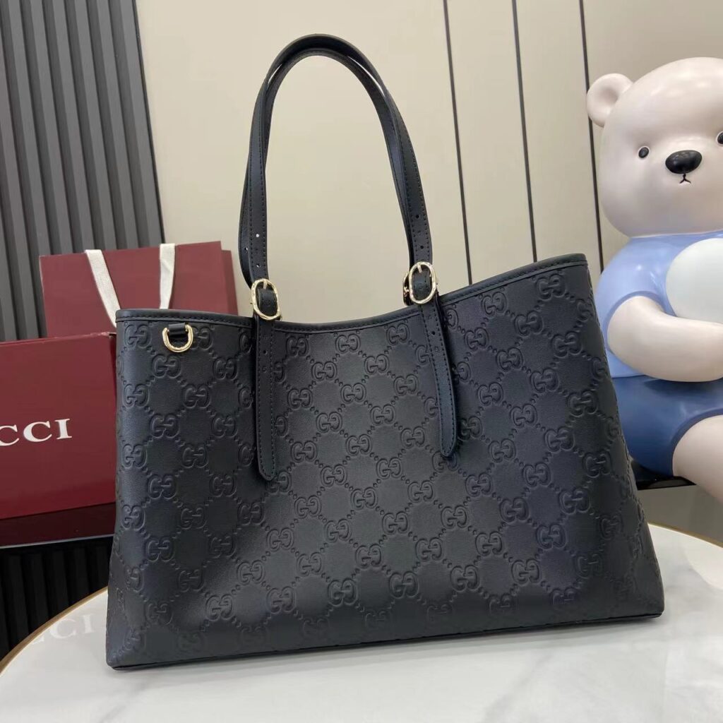 Gucci-Emblem-Meduim Size-815213