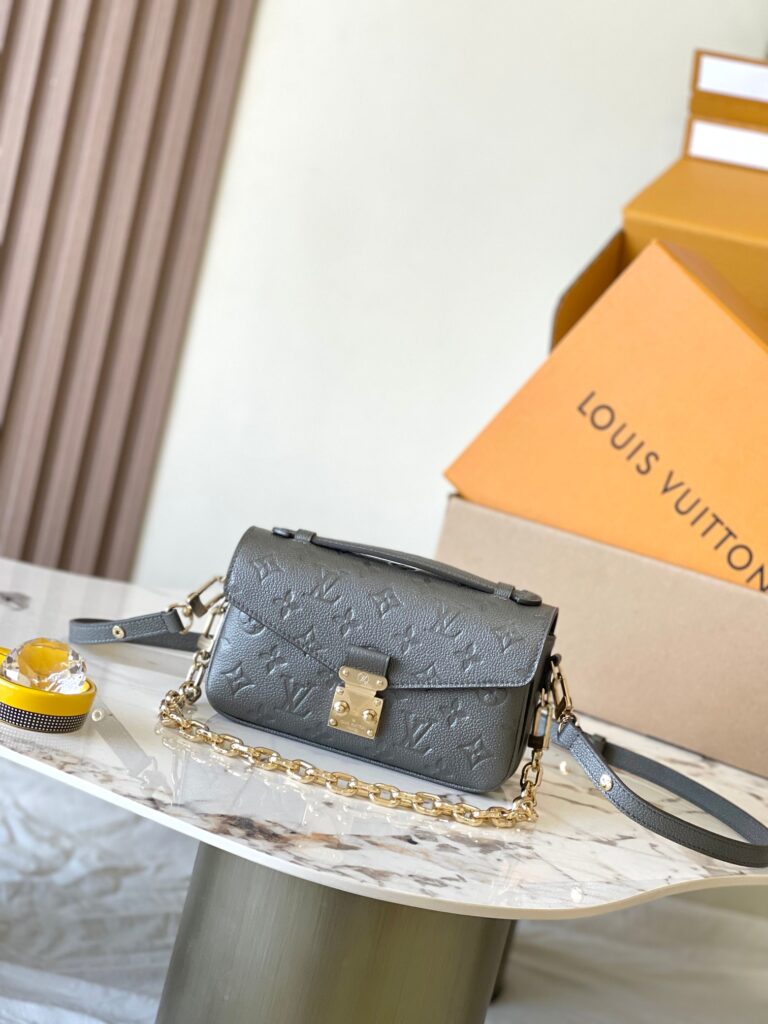 LV-Pochette Metis East West-M46595