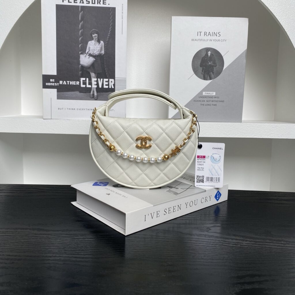 Chanel-25S-AP4584-White