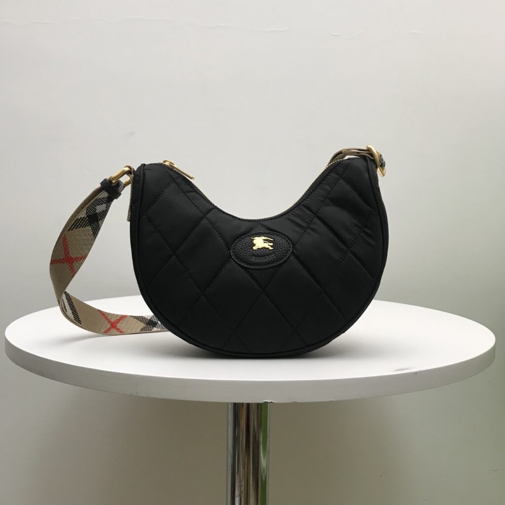 Burberry-Black-801113081