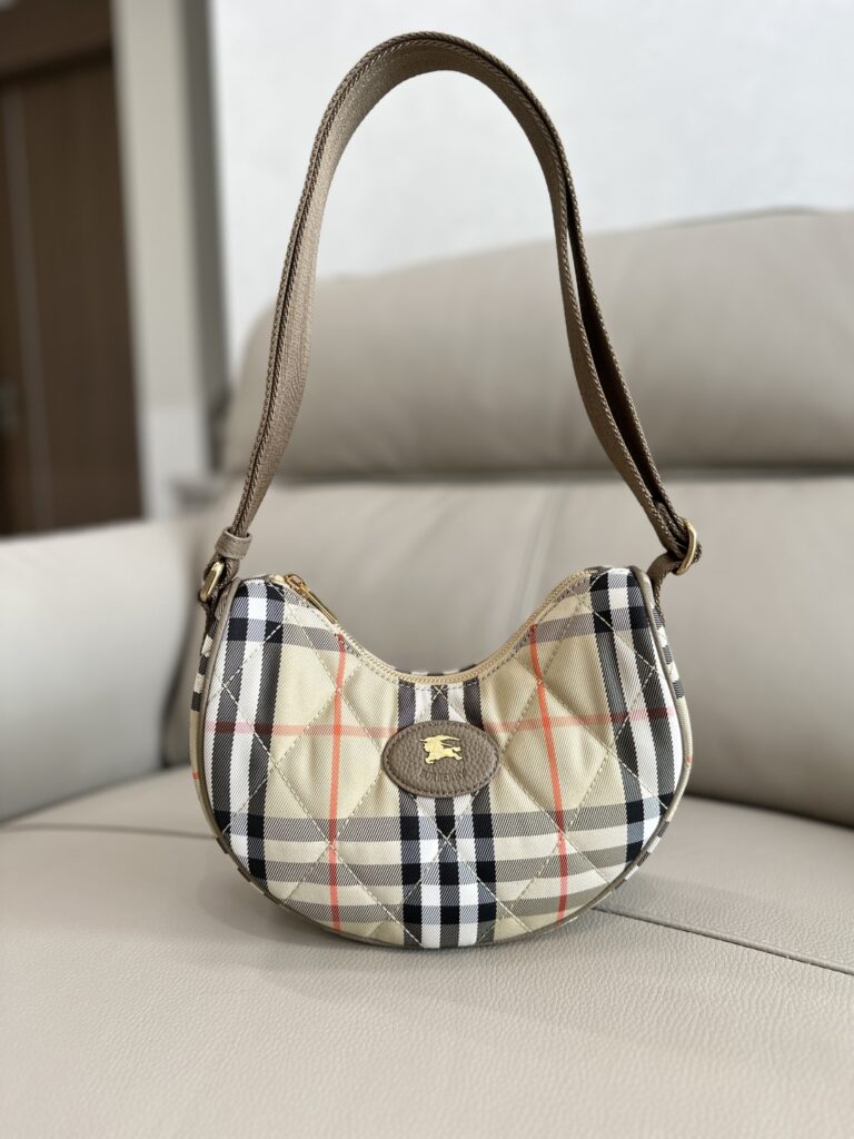 Burberry-Horseshoe-Brown plaid