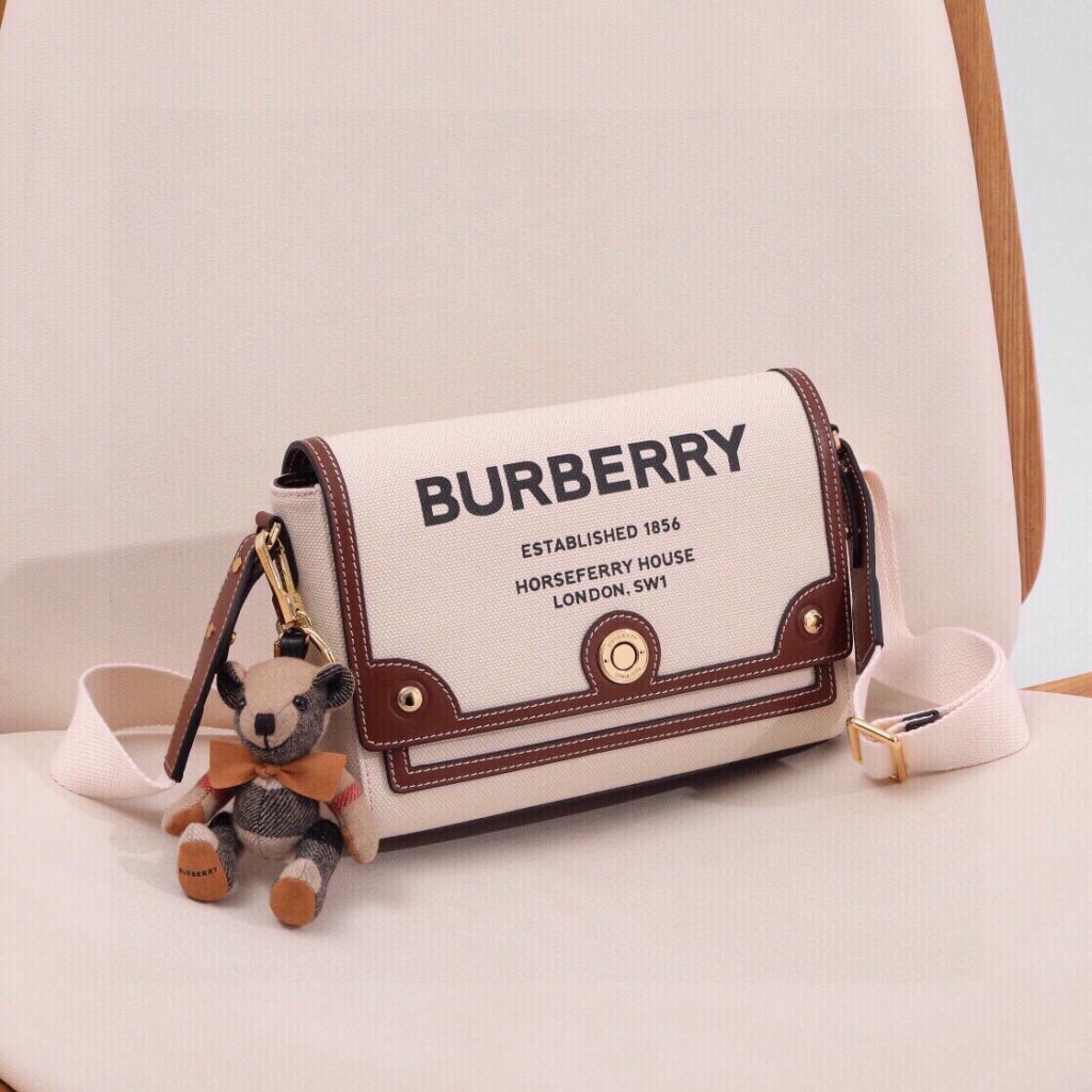 Burberry-Note-Canvas letters-9601