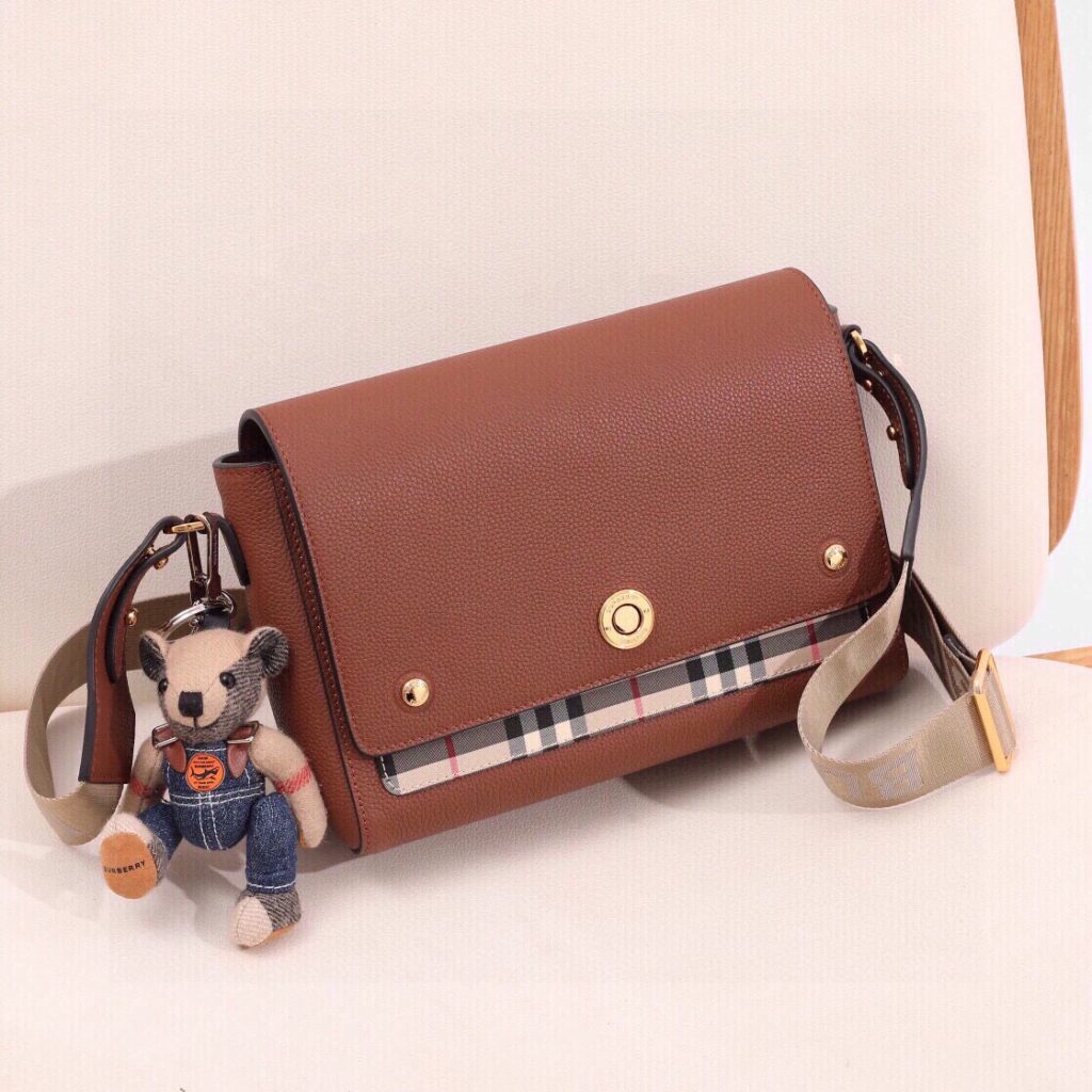 Burberry-Note-Brown-9601