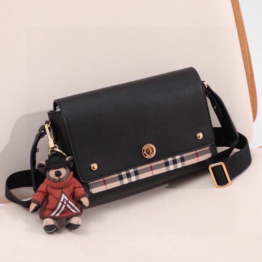 Burberry-Note-Black-9601
