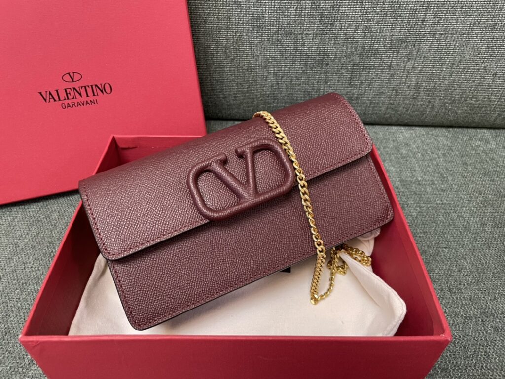 Valentino-GaravaniVLogoSignature-Red