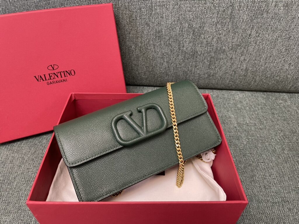 Valentino-GaravaniVLogoSignature-Green