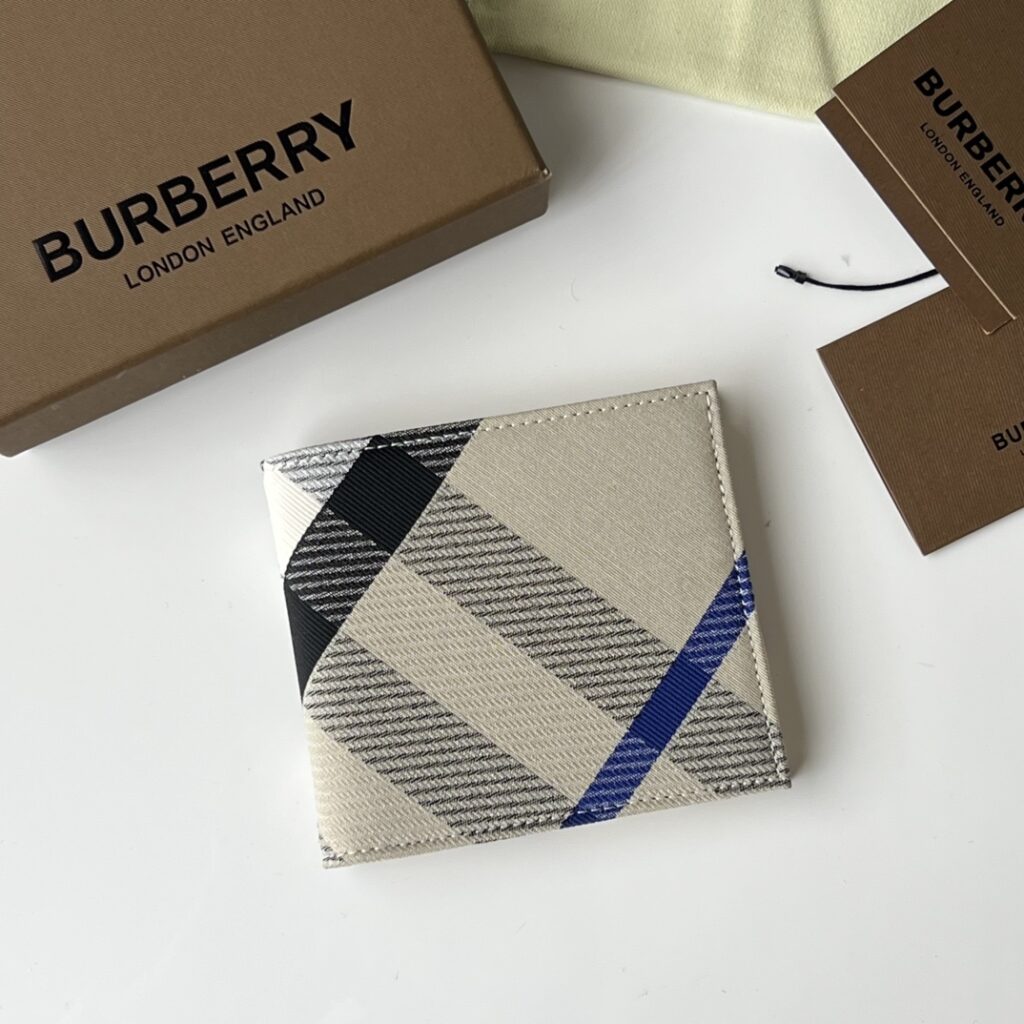 Burberry-White-80895201