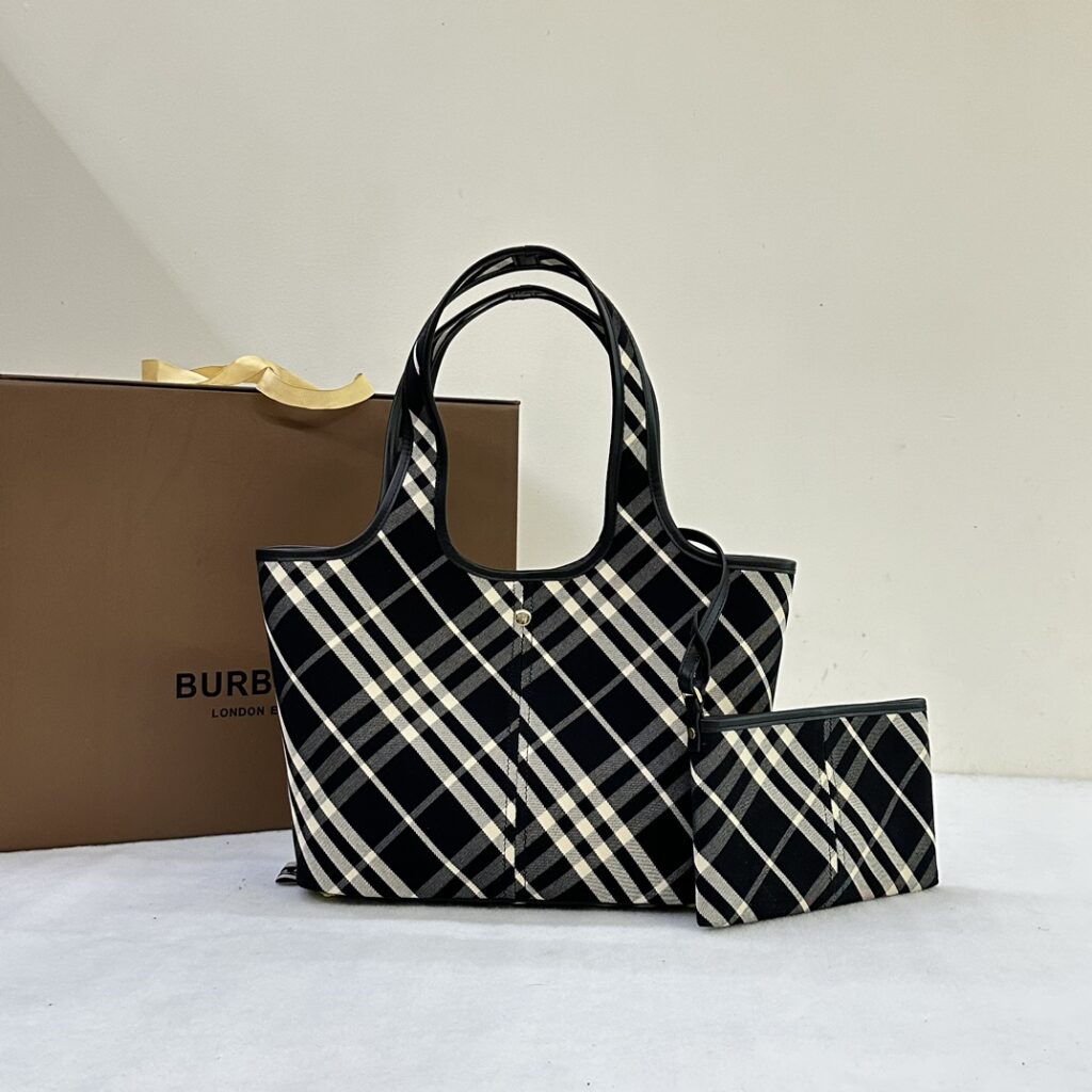 Burberry-Black-070450