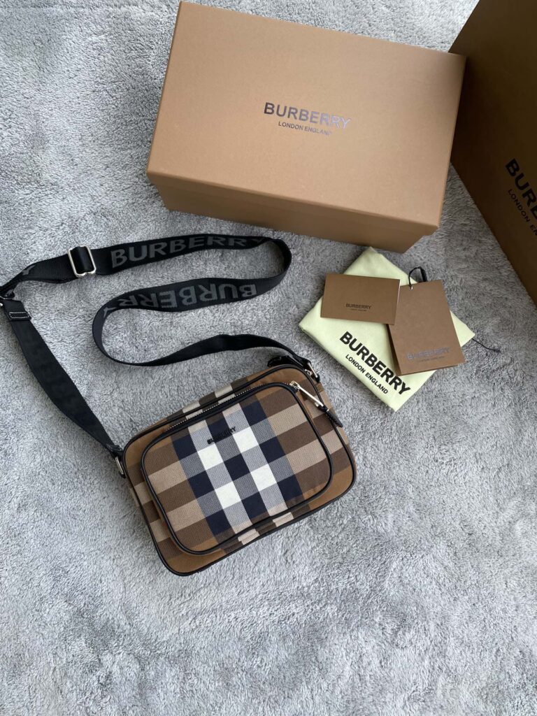 Burberry-Fanny pack