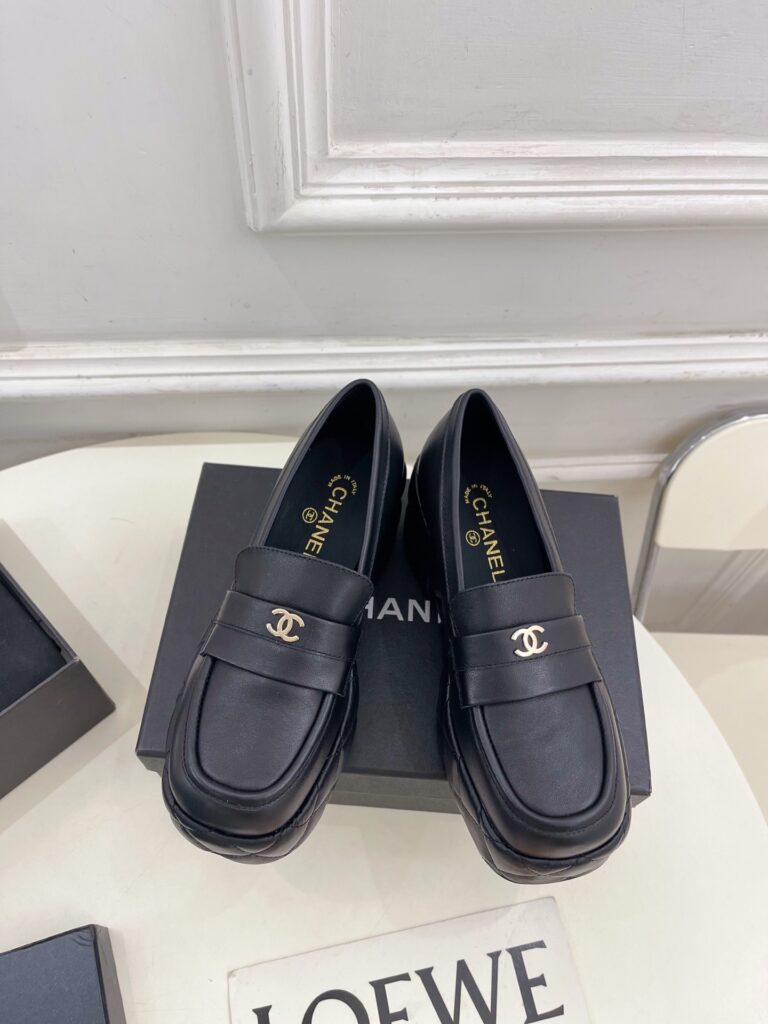 Chanel-Woman-Loafers-Black