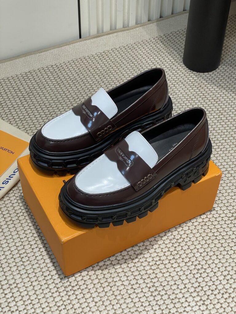 LV-Loafers-Woman-Black & White
