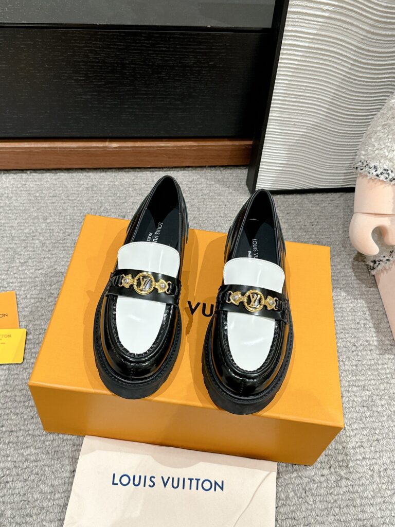 LV-Loafers-Woman-Black & White