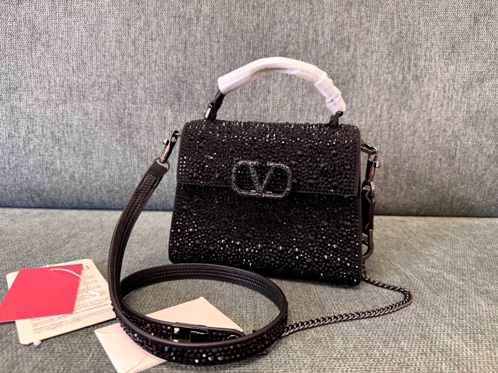 valentino-Garavani VSLING-black