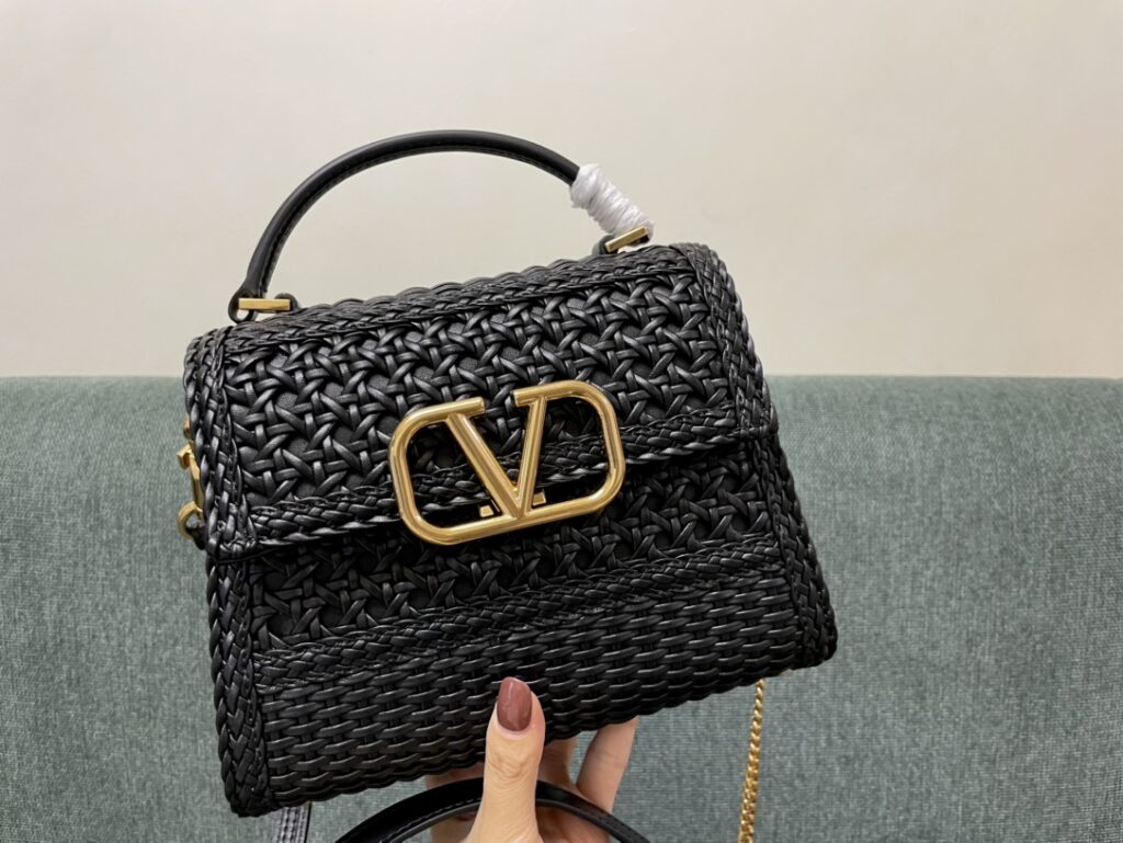 valentino-Garavani VSLING-black