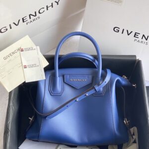 Givenchy-Antigona Soft-Blue