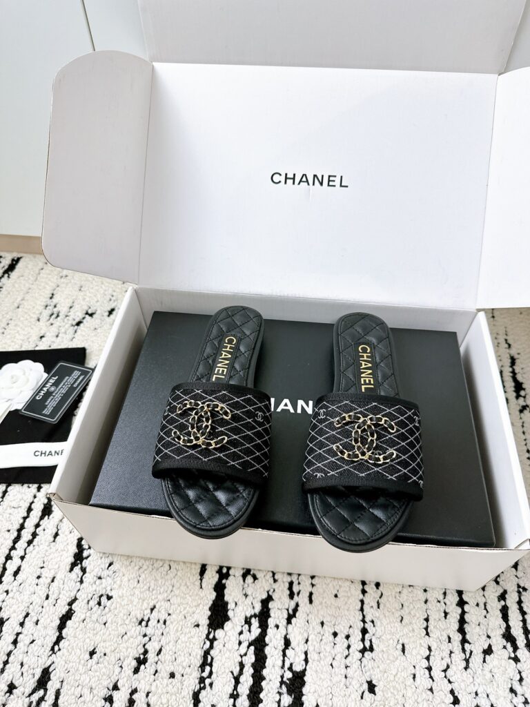 Chanel Woman Flip Flops Black