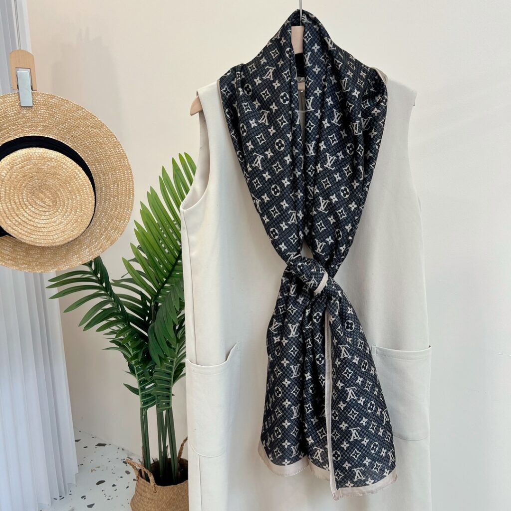 LV-Scarf
