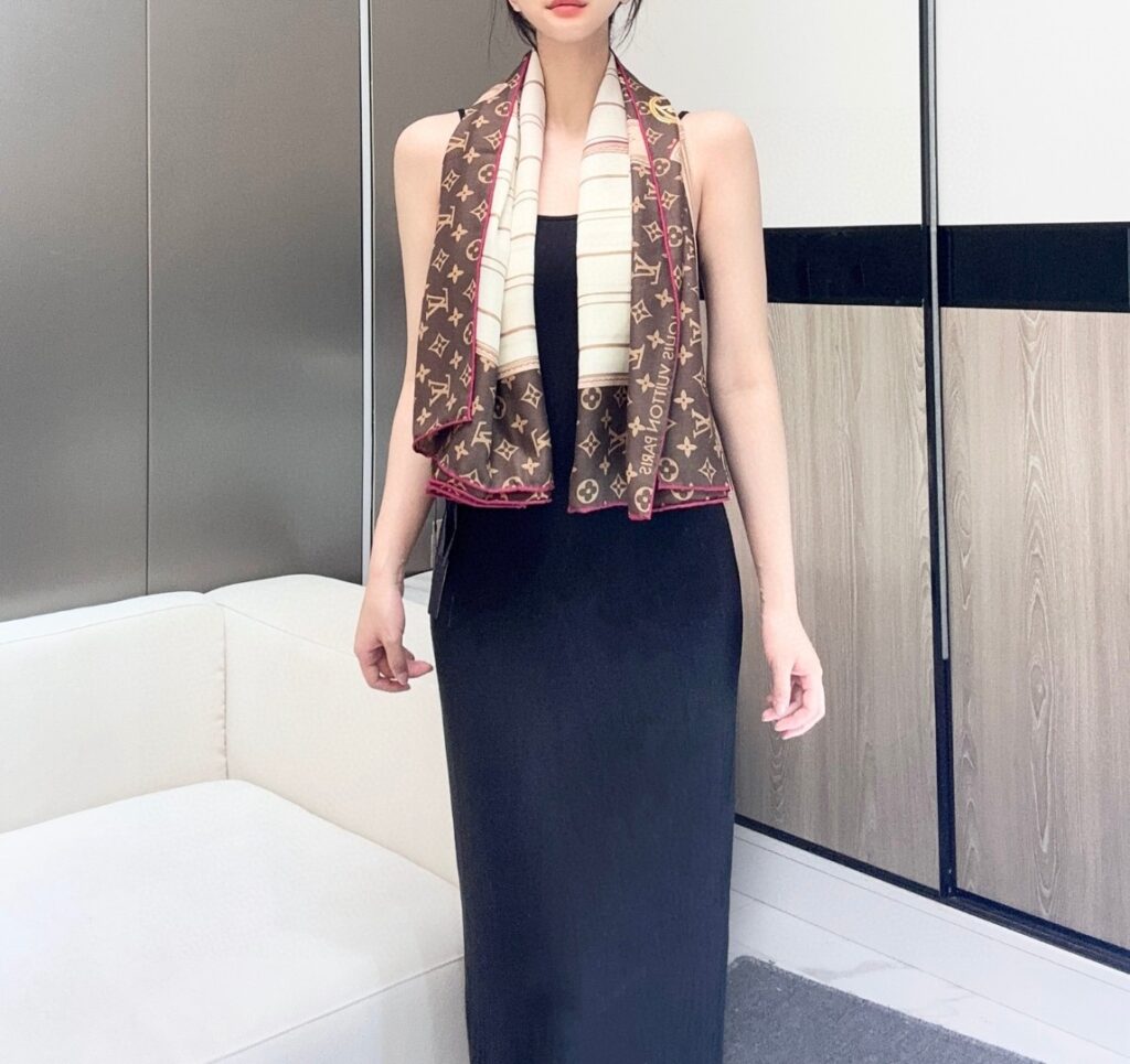 LV-Scarf