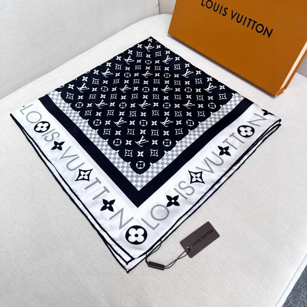 LV-Scarf