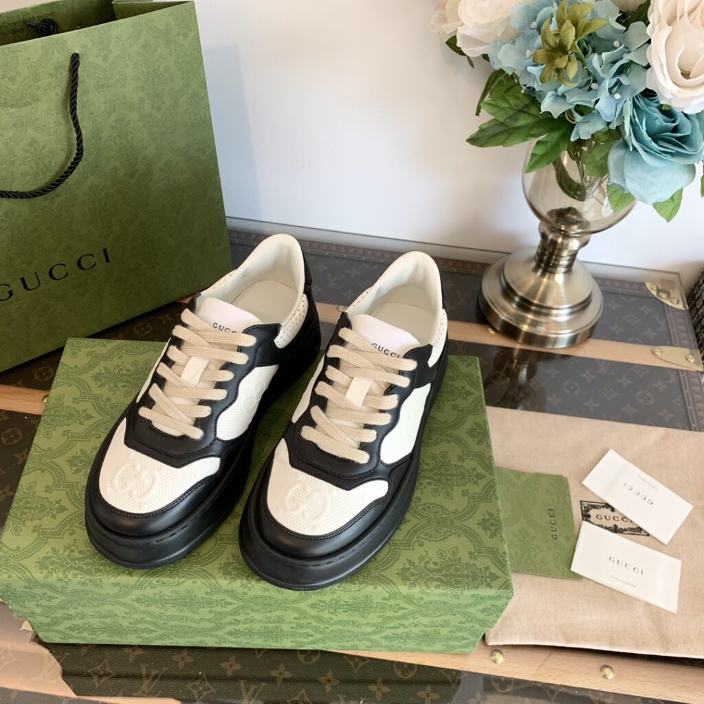 Gucci-Sneakers-Black and White-Man/Woman