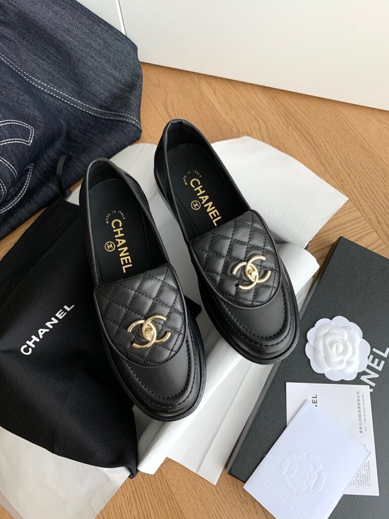 Chanel Woman Loafers Black（35-41）