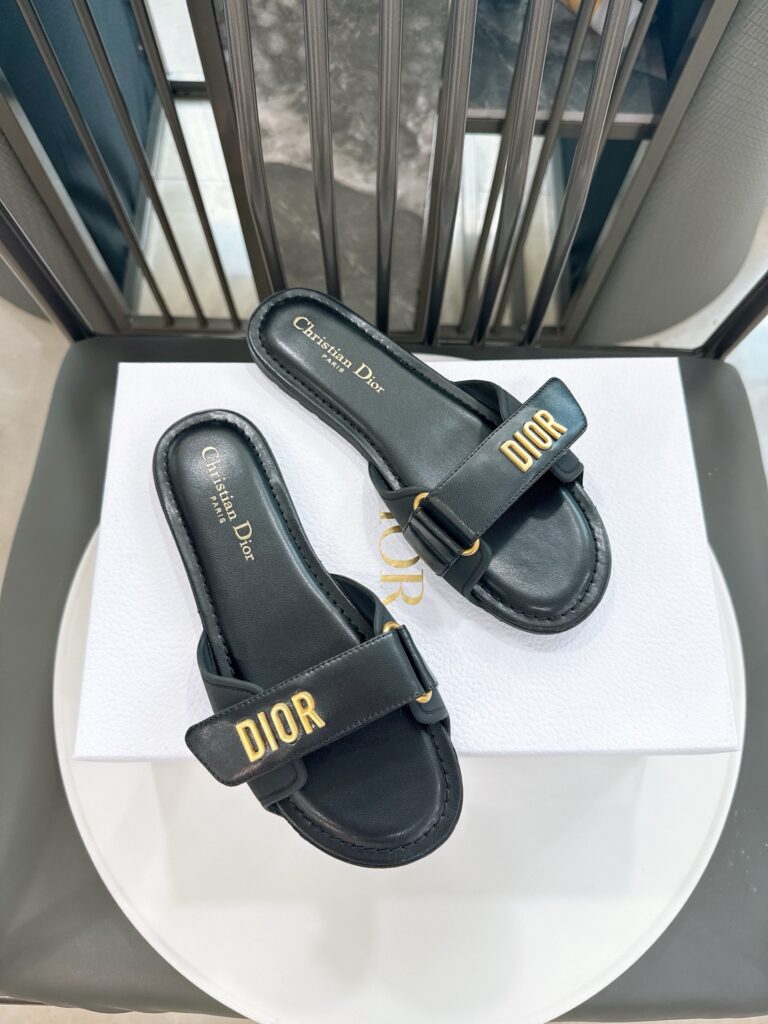 Dior Woman Flip Flops Black（35-41）
